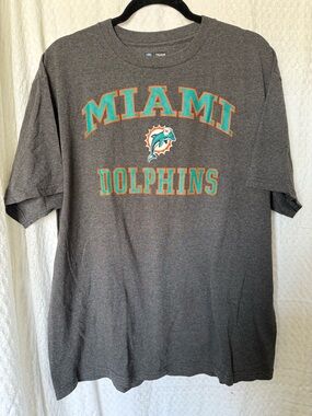 Miami Dolphins NFL Team Apparel Graphic Tee Gray Men’s Size XL
